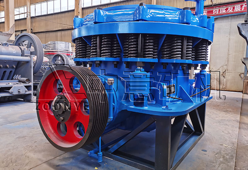 20220615016.jpg 圆锥破碎机整装待发